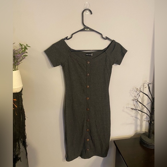 Off the shoulder midi dress - Picture 1 of 3